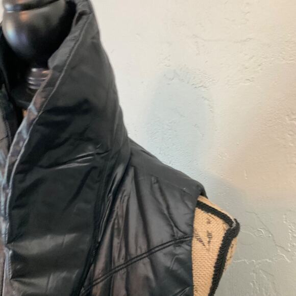 Lucy Puffer Vest Women’s Quilted Nylon Sleeveless Black Lightweight gym layer S - Picture 8 of 13